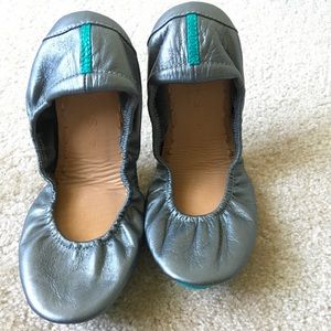 NWOT Metallic Pewter Tieks sz7